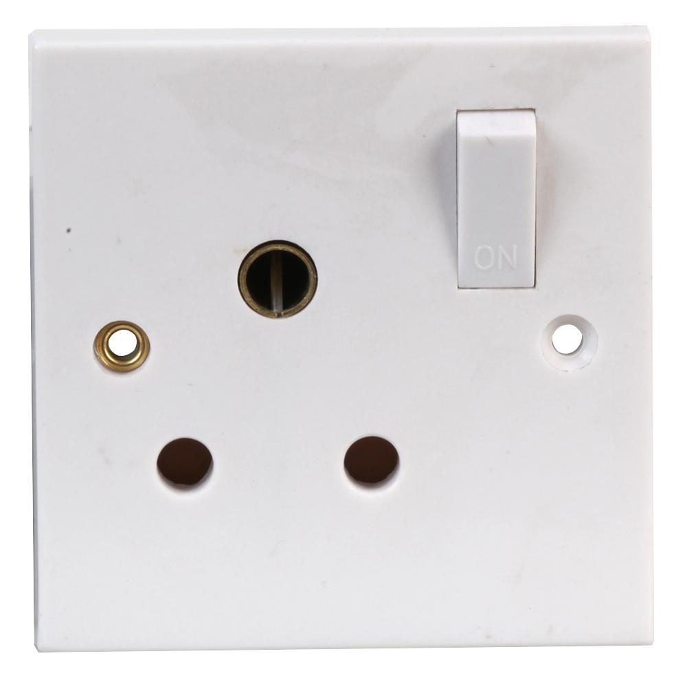 Pro Elec 3035S Socket Round Pin 15A, Switched