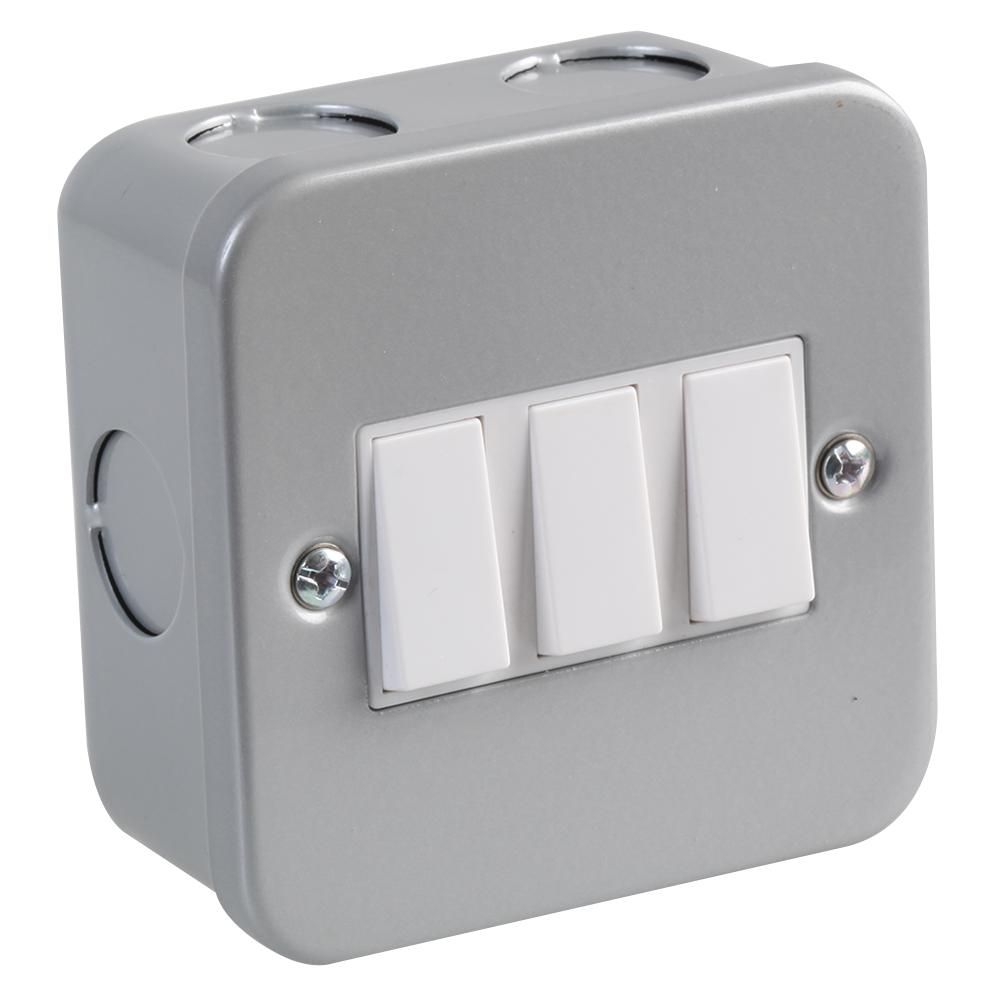 Pro Elec 9004 Metalclad Light Switch 3-Gang, 2-Way